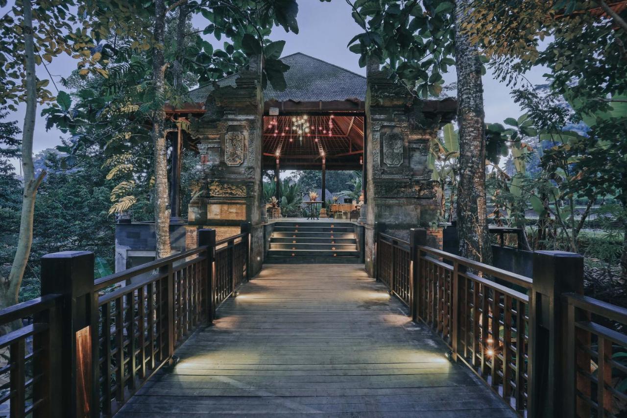 The Sebali Resort Ubud Extérieur photo The bridge leading to the restaurant